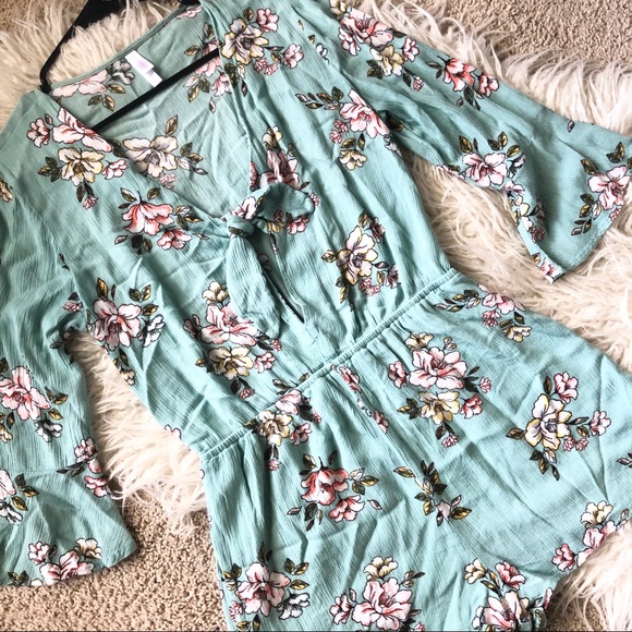 Xhilaration Pants - Mint Floral Romper